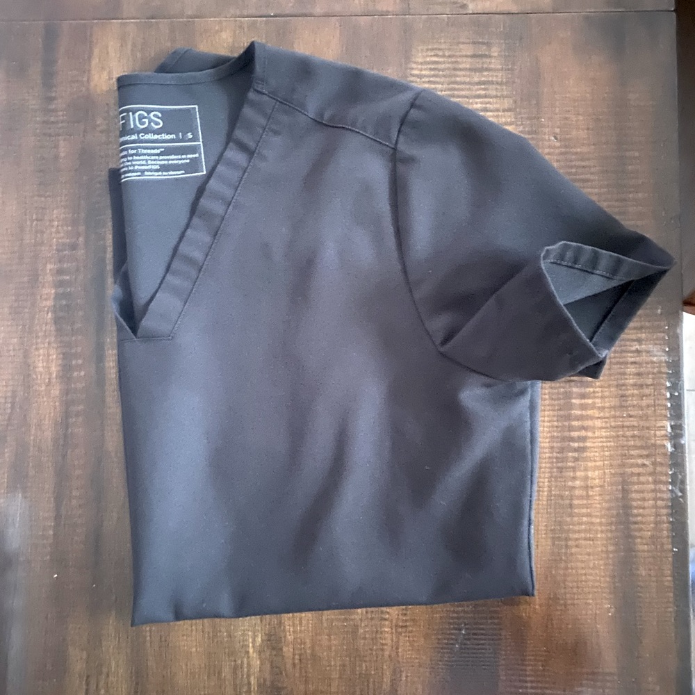 Figs scrub top.